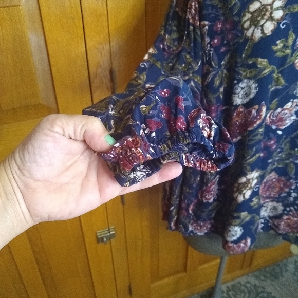 Angie dark floral cold shoulder choker collar tunic top - Picture 4 of 8